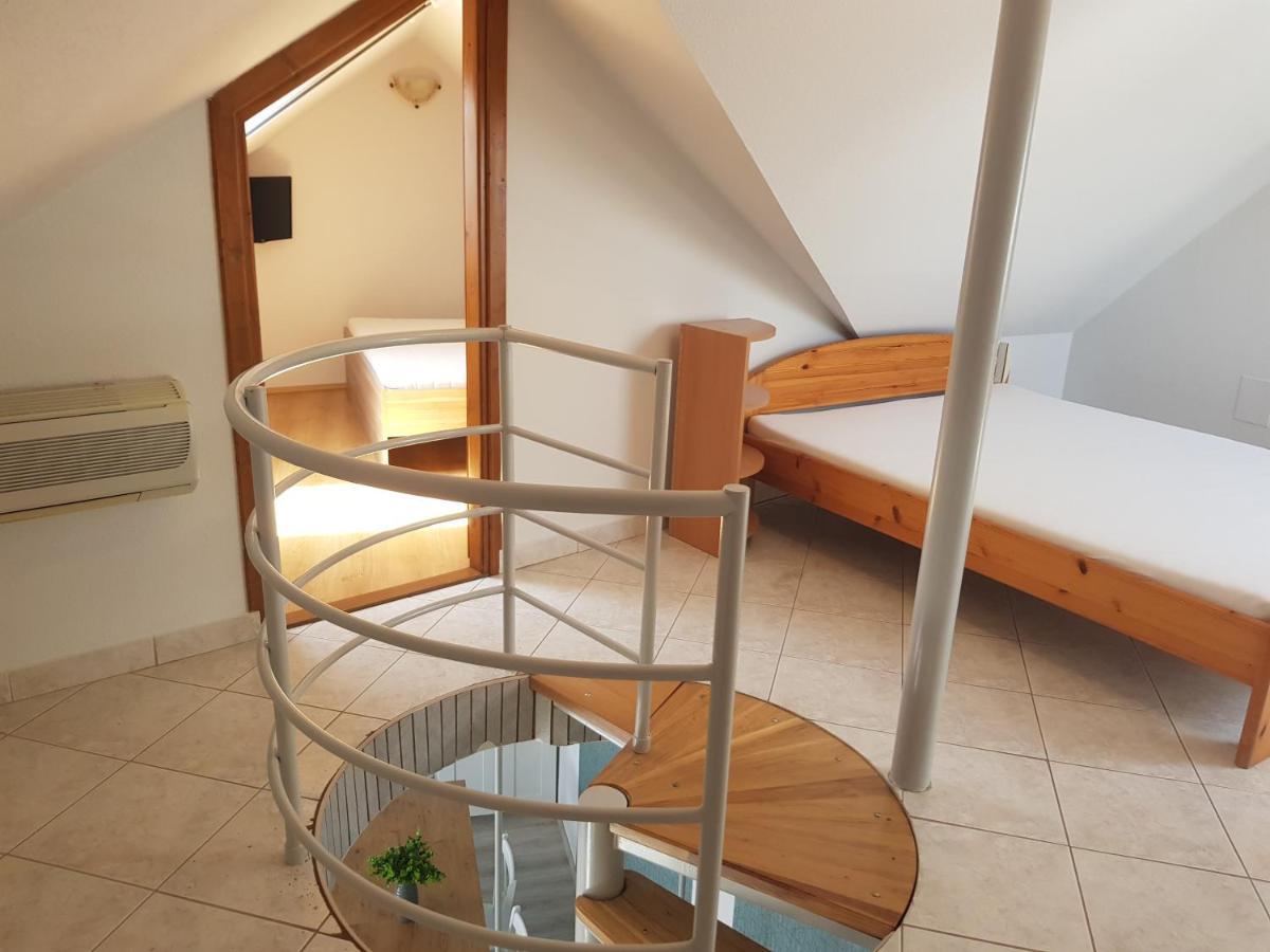 Zoli Apartmanok-Adri Koelcsey 32 Hajduszoboszlo Exterior photo