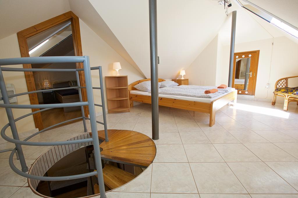 Zoli Apartmanok-Adri Koelcsey 32 Hajduszoboszlo Exterior photo